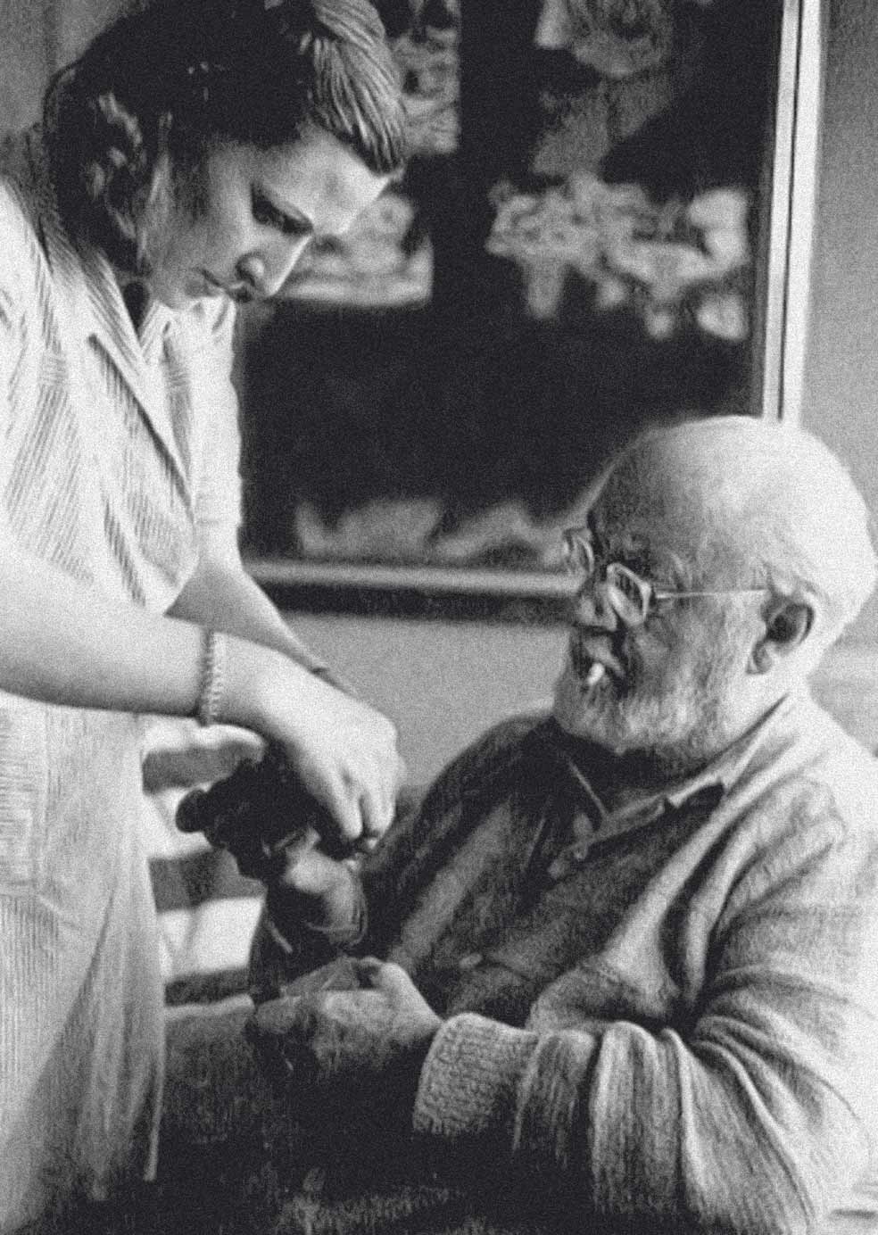 Lydia Delectorskaya era la asistente imprescindible. Se ocupaba de las exposiciones, los clientes, los editores, las cuentas... Se ha especulado sobre que mantuvieran una relación sentimental (y así lo creyó la mujer de Matisse, que lo abandonó), pero las otras ayudantes lo niegan.