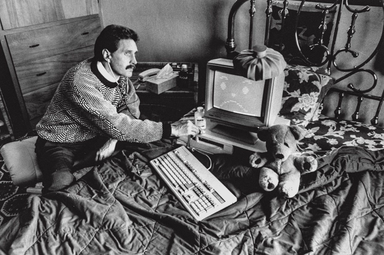 McAfee en 1987, año en que lanzó VirusScan, el primer antivirus comercial de la historia. Un lustro después, su empresa controlaba el 70 por ciento del mercado de antivirus.