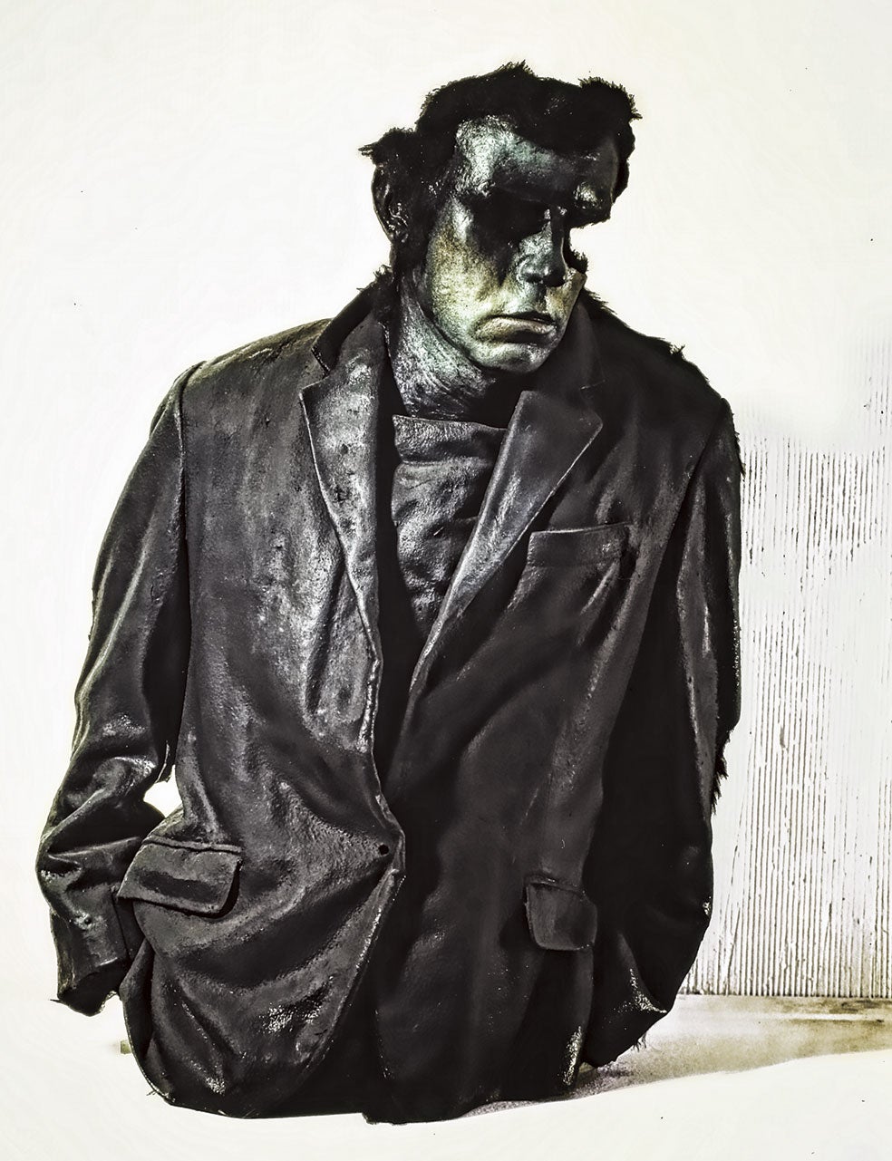 Padre e hijo han elegido varias obras para ilustrar esta entrevista. Este Autorretrato, de 1972, es el único de Rafael en toda su carrera. Se trata de una construcción en poliéster y fibra de vidrio pintada al óleo con piel animal en el interior.