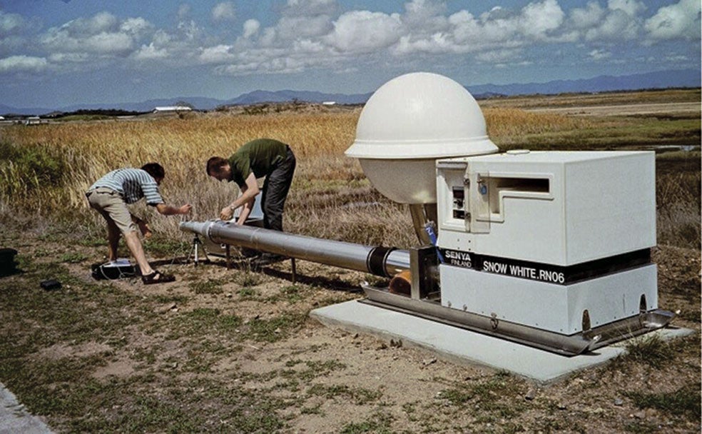 La CTBTO posee una red mundial de sensores que detecta partículas radiactivas en la atmósfera. En 2011, tras el desastre de Fukushima, compartieron datos con la OMS y el Gobierno japonés.