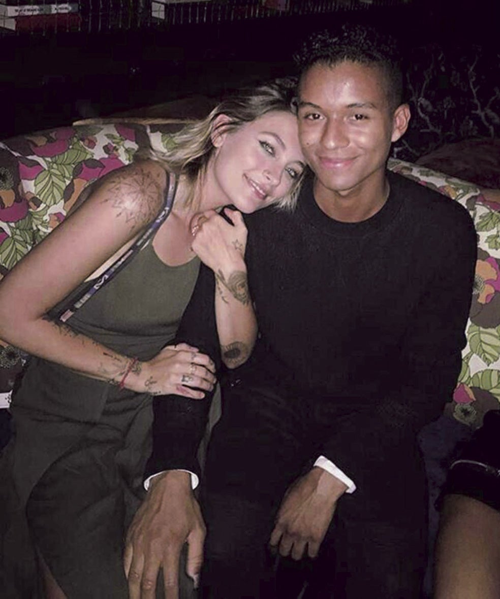 Jaffar con Paris, la hija de Michael. Ella y sus hermanos (Prince I y Prince II) aprueban su elección. También lo ha hecho Katherine, la matriarca del clan, encantada de ver a su nieto reviviendo al más célebre de sus hijos.