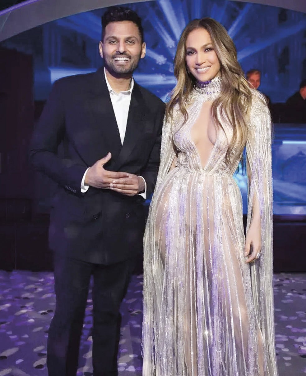 Jennifer Lopez y Ben Affleck le pidieron que oficiara su boda el pasado verano en Georgia. En la ceremonia, Shetty recurrió al mindfulness y la meditación, para buscar «la atención plena de todos los asistentes para aportar cada uno su mejor energía y celebrar el amor», según su propio relato.