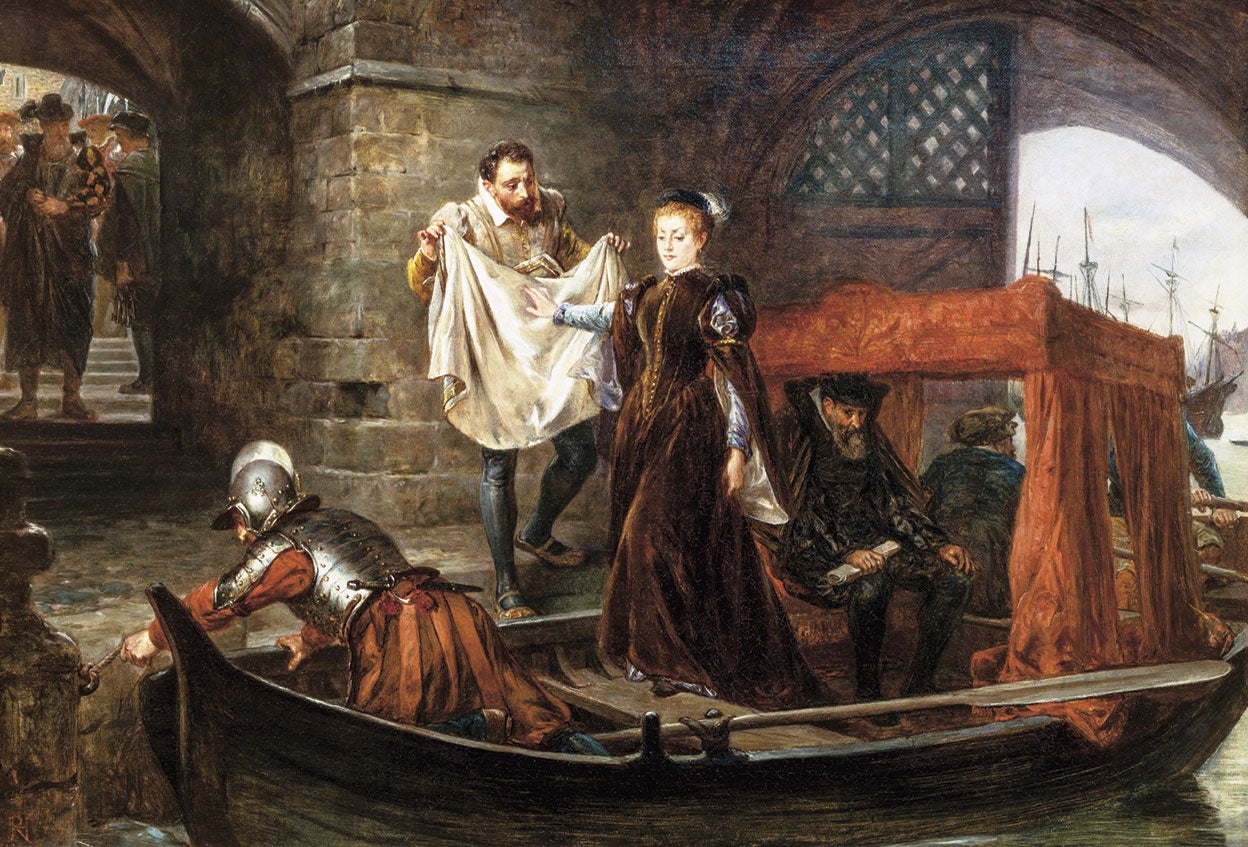 Recreación de María Estuardo dirigiéndose a su ejecución. Tenía al morir 46 años. En la imagen que abre este reportaje, sobre su retrato, un extracto descodificado de una de sus cartas. La grafía ocultaba la palabra ‘recepción'. |