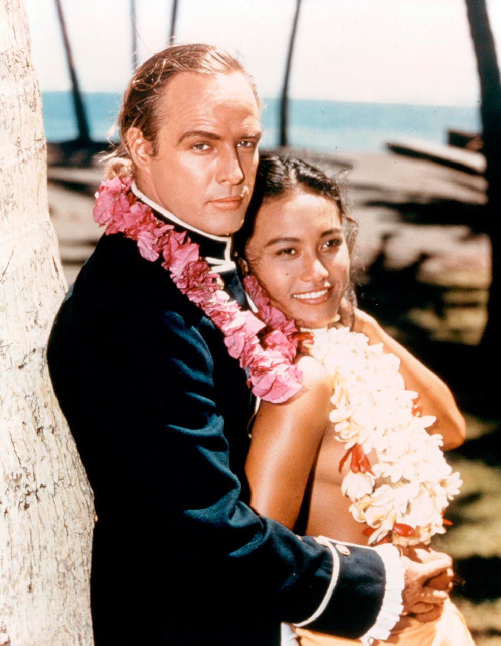 Se enamoró de Tarita Teriipaia durante el rodaje de Rebelión a bordo. Desataban su pasión encerrados en una choza para desesperación del director Carol Reed. Su matrimonio posterior fue tormentoso.