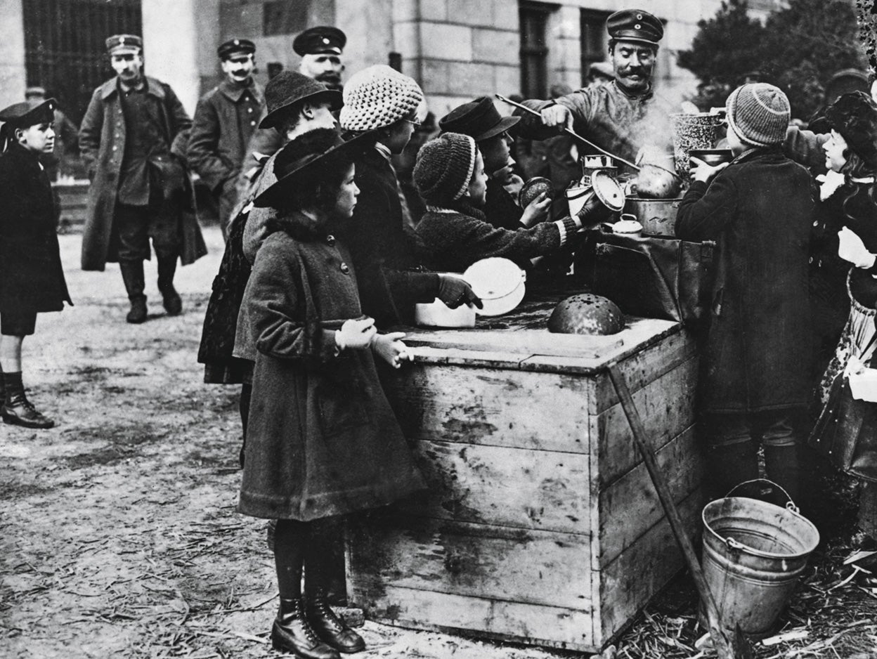 Este era el fin del bloqueo británico económico-militar a Berlín. Cerca de 500.000 alemanes murieron de hambre. |