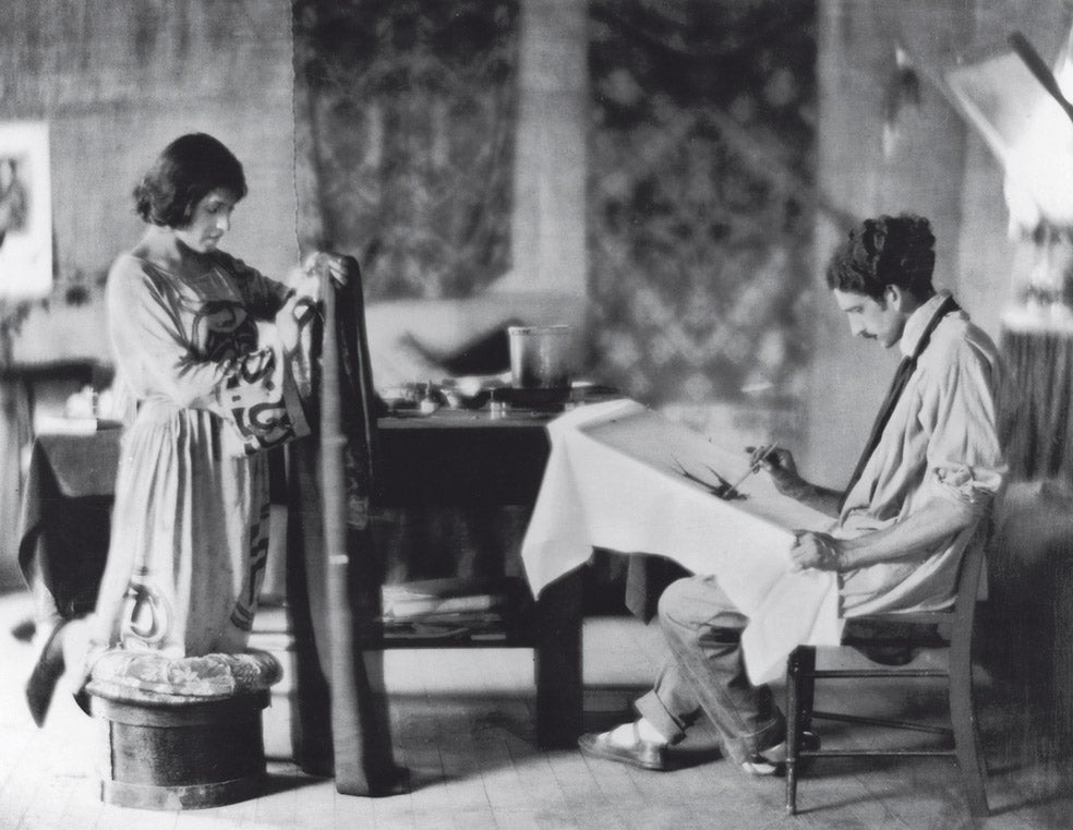 Estuvo casada con el pintor y poeta Roubaix de l'Abrie Richey, Robo. Aquí, fotografiados en su estudio de Hollywood en 1921