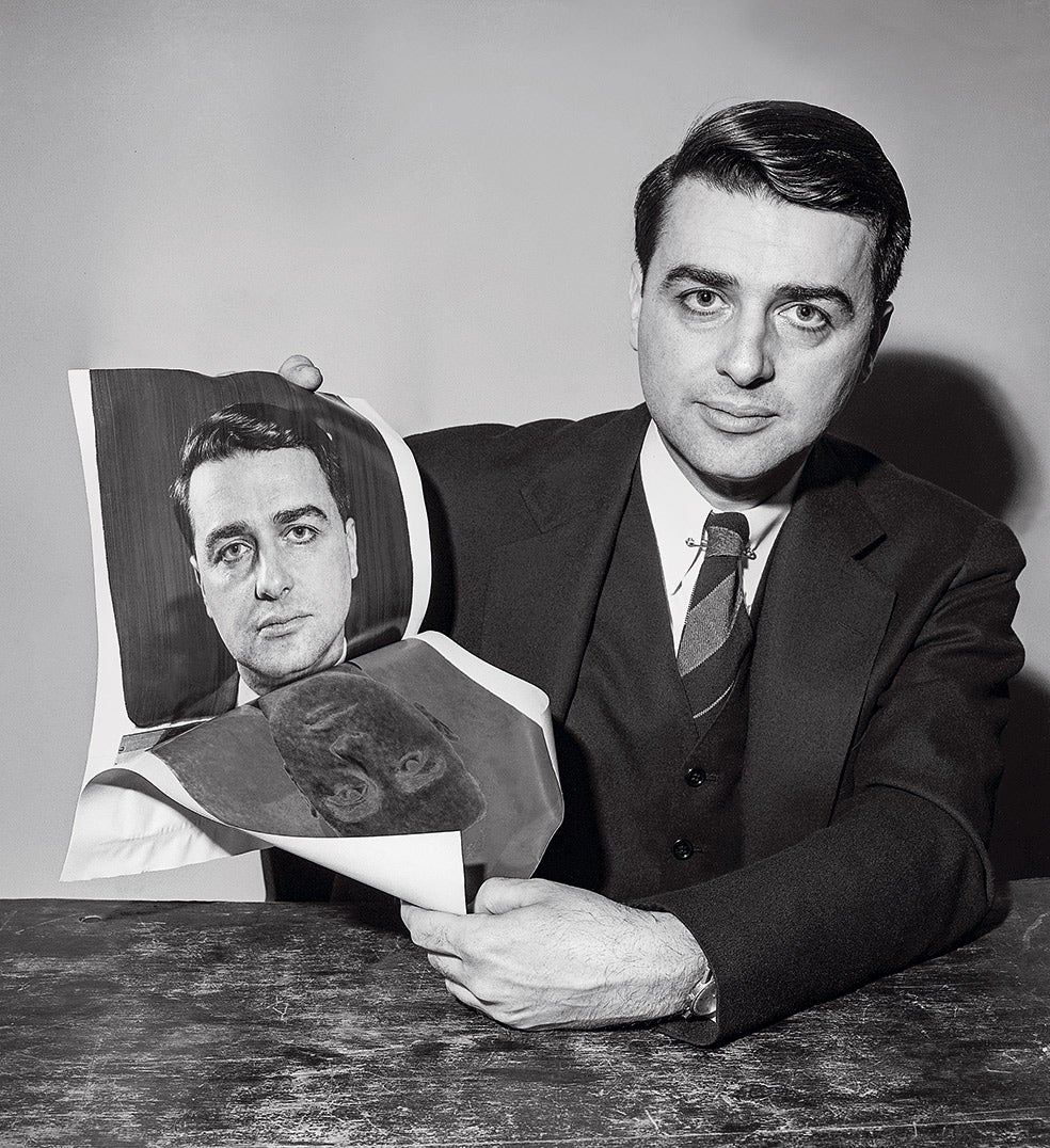 En 1947, Edwin Herbert Land (1909-1991) presentó la primera fotografía instantánea: una cámara que revelaba en positivo la imagen en tan solo 60 segundos.