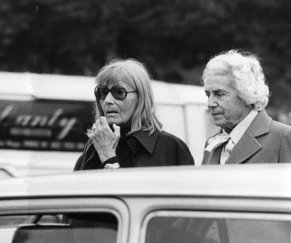 Greta Garbo se retiró a los 36 años. Vivió en Nueva York huyendo de los focos. Hasta que murió a los 84 años. «Mi vida ha sido una travesía de escondites, puertas traseras, ascensores secretos, y todas las posibles maneras de pasar desapercibida para no ser molestada por nadie», dijo.