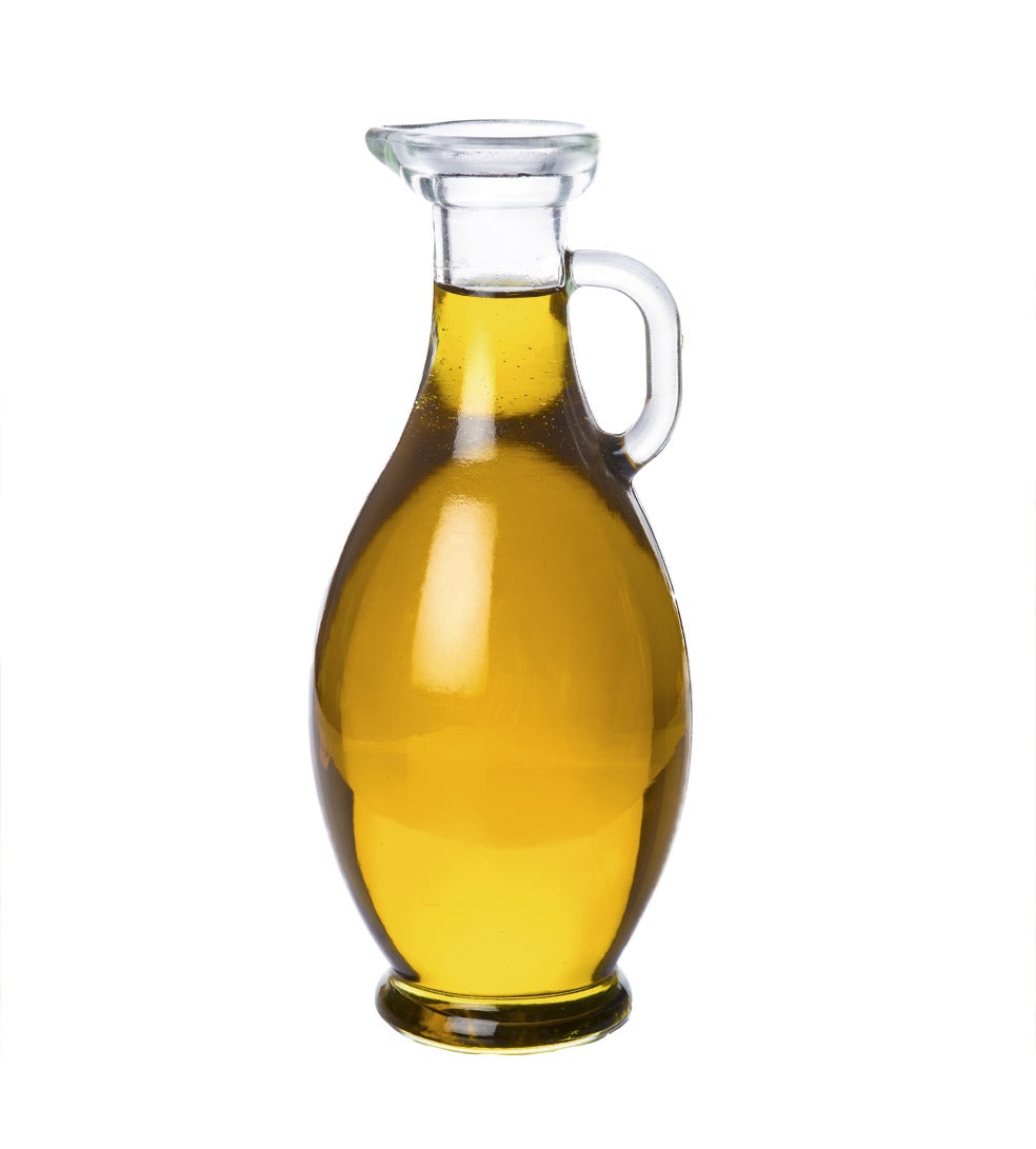Imagen - EVITA LOS EXTREMOS¿Cura detox a base de zumos? ¿Tomar solo caldos? Las mujeres tienen tendencia a imponerse dietas demasiado radicales y, de hecho, consiguen perder muchos kilos rápidamente, pero no son sostenibles en el tiempo. Mucho más efectivo es desarrollar hábitos alimentarios saludables. La clave es el tipo de alimentos que se elige, no la cantidad. Y es que los alimentos, tanto los sanos como los nocivos, desencadenan multitud de reacciones en el organismo. Por ejemplo, los aguacates, el aceite de oliva y los pescados grasos son especialmente saludables. El yogur no azucarado también ayuda a adelgazar. Las bacterias lácticas que contiene actúan de forma positiva sobre la flora intestinal. La carne cruda, por el contrario, solo debería aparecer en el menú muy de tarde en tarde. proteínas saludables las encontramos en las legumbres.