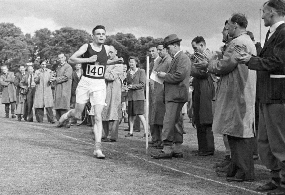 Fue siempre un gran deportista. Su mejor tiempo en maratón: 2 horas y 46 minutos. Aquí en una carrera en 1946.