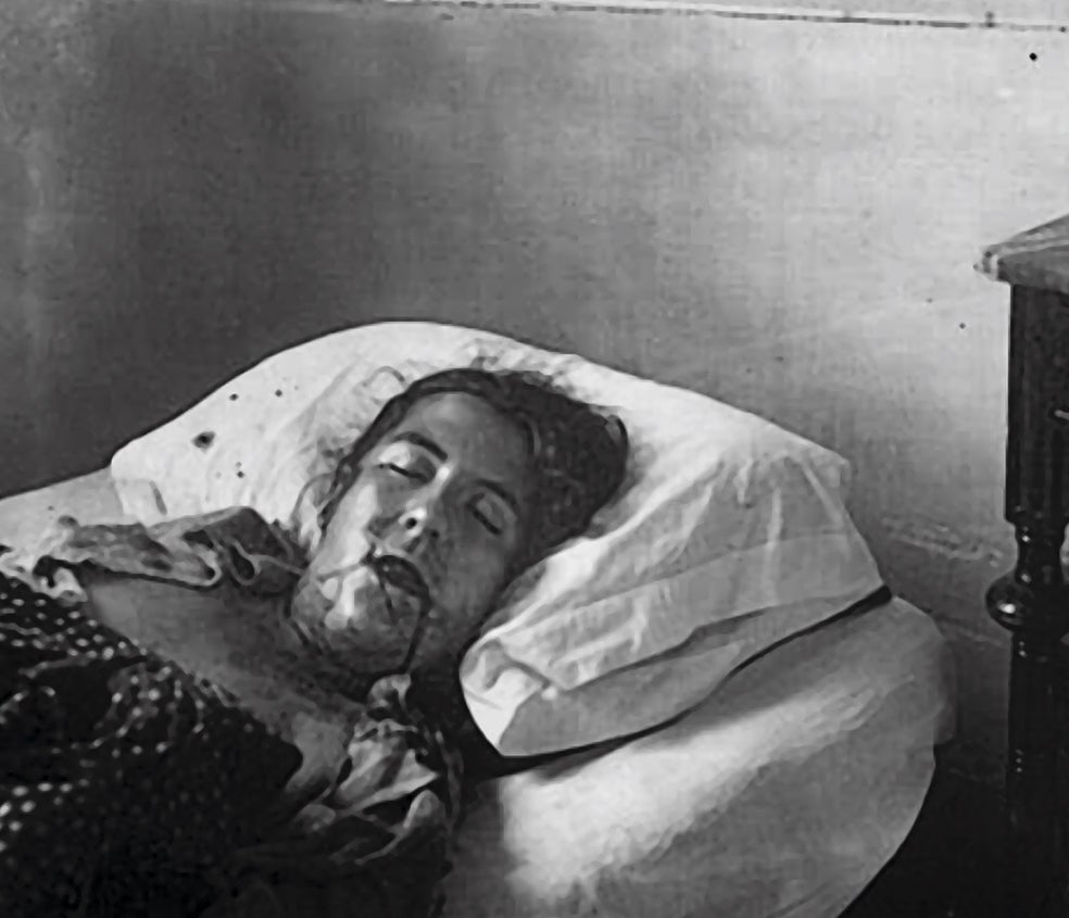 Decepcionada por no poder controlar a su hija, la mató en 1933. La foto del cadáver contribuyó a disparar el interés por el crimen.