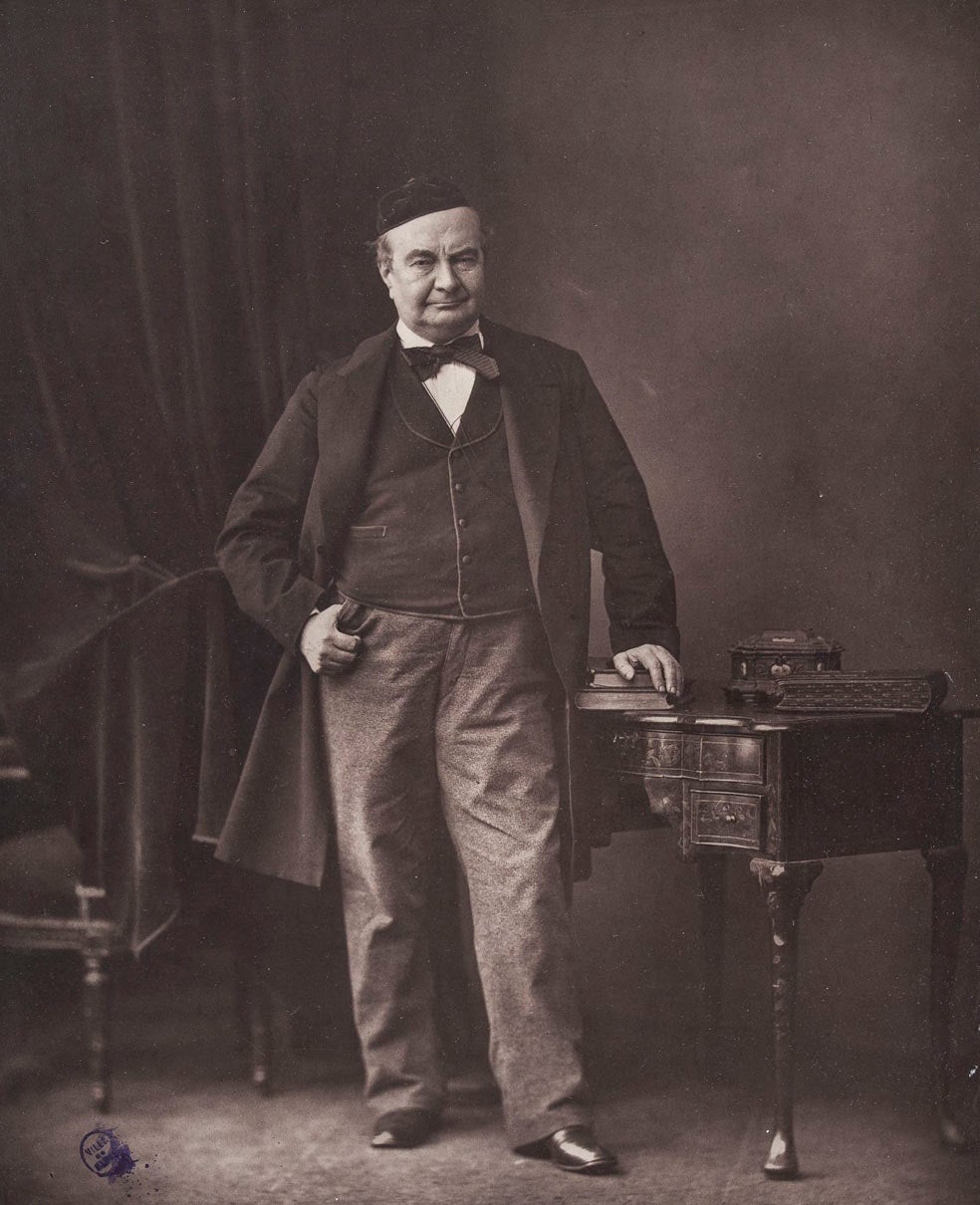 El crítico literario Charles Augustin Sainte-Beuve, admirador y amigo de Victor Hugo, fue el amante de Adèle. Incluso se llegó a decir que la hija menor de los Hugo era en realidad suya. El crítico lo creía así. El escritor, no.