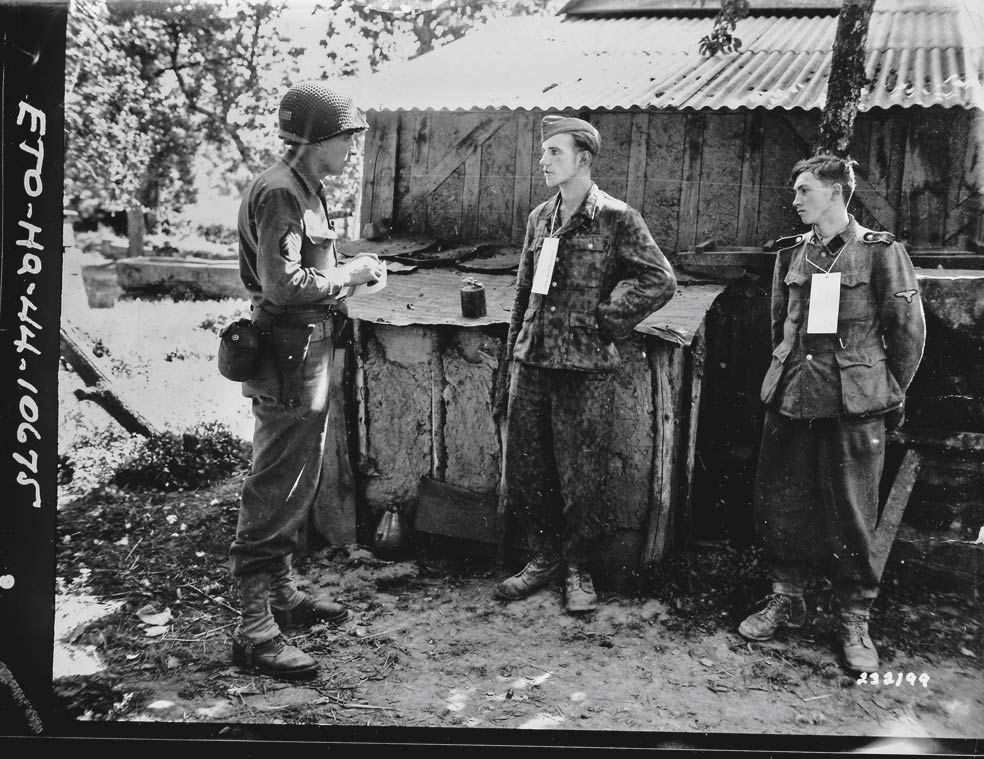 Martin Selling estuvo prisionero en Dachau. Destacó como interrogador de enemigos. Arriba, en plena tarea en Francia.