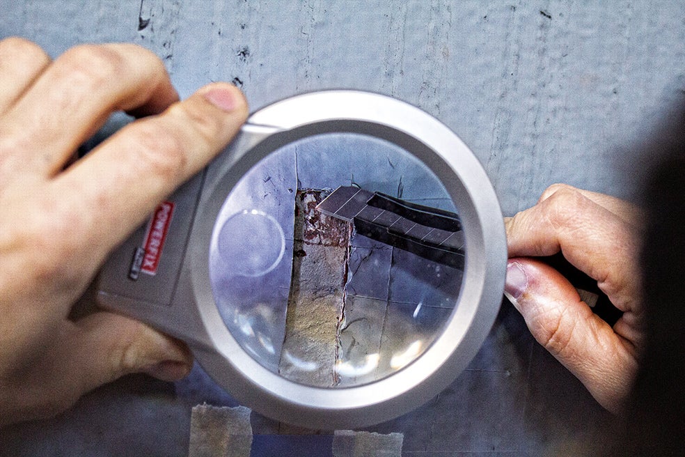 El casco había recibido 21 capas de pintura, al gusto del concejal de parques de turno, pues estaba catalogado como ornato de fuente.