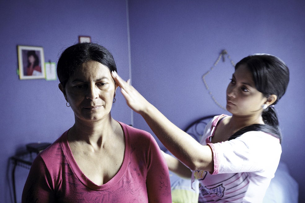 Olga tiene 50 años y hace tres mostró síntomas claros de la demencia; la misma que sufrió su padre. Su hija Michelle, de 21, tiene un 50 por ciento de probabilidades de padecerla antes de los 40. Por eso ha tomado una decisión: «No tendré hijos»