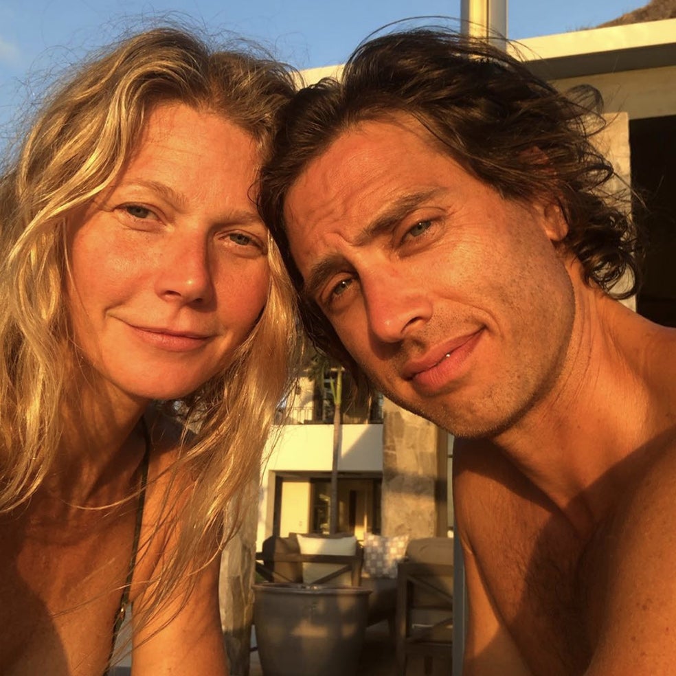 Paltrow está en al actualidad casada con el productor y guionista Brad Falchuk, aunque no conviven «a tiempo completo». Según la actriz, ambos conservan sus respectivas casas para hacer más fácil la convivencia con sus respectivos hijos.