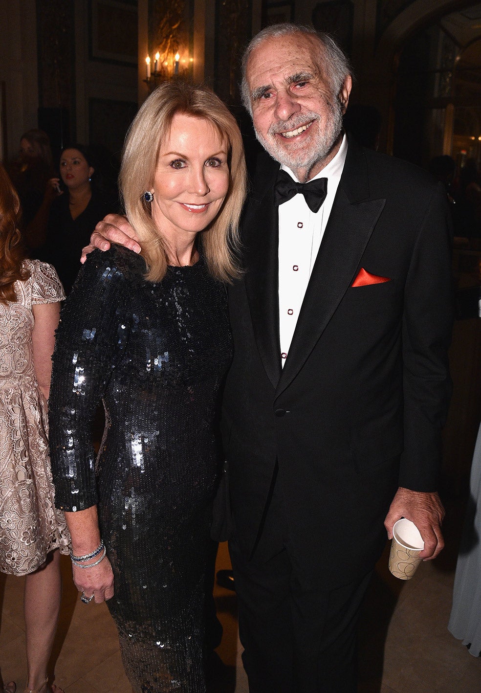 Legendario tiburón de Wall Street, ha perdido casi la mitad de su fortuna desde que, en mayo, Hindenburg publicó que practica un esquema Ponzi, una estafa piramidal. Icahn lo niega.