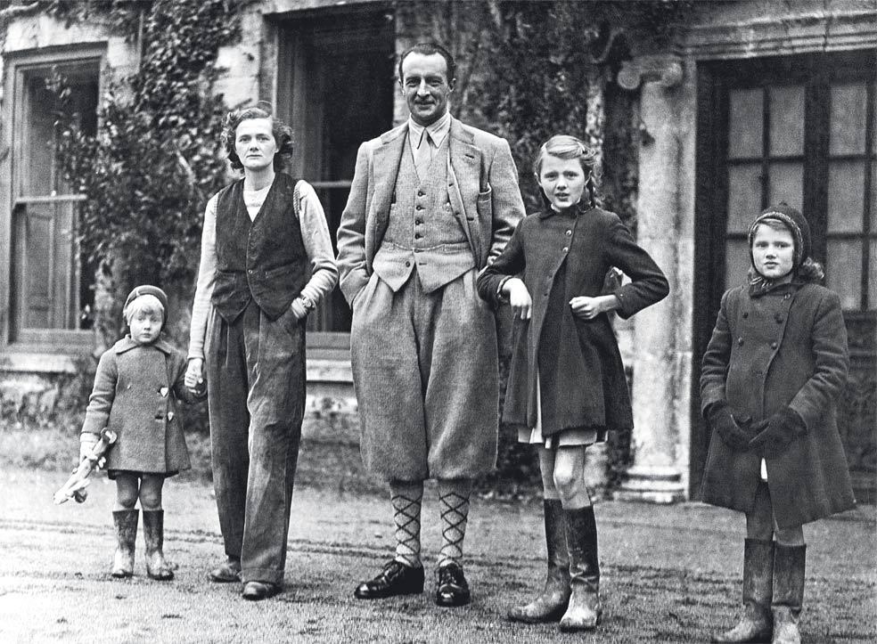 Igual que la protagonista de Rebeca, la escritora se casó con un hombre bastante mayor que ella: el militar Frederick Boy Browning.