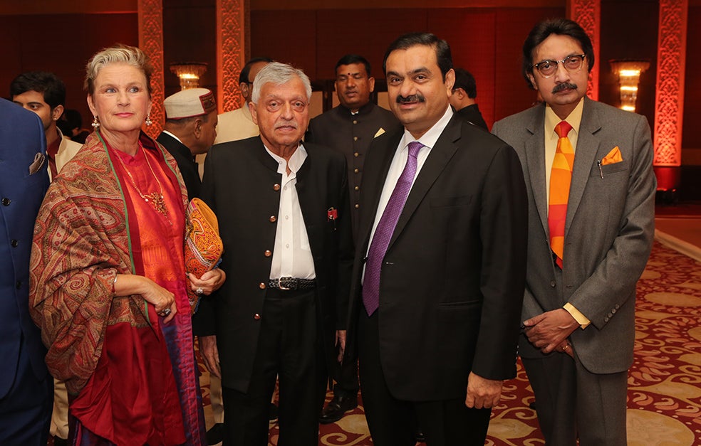 Su pasarela de pagos Block fue criticada por falta de celo a la hora de supervisar las identidades de sus usuarios. Block amenazó con un litigio.