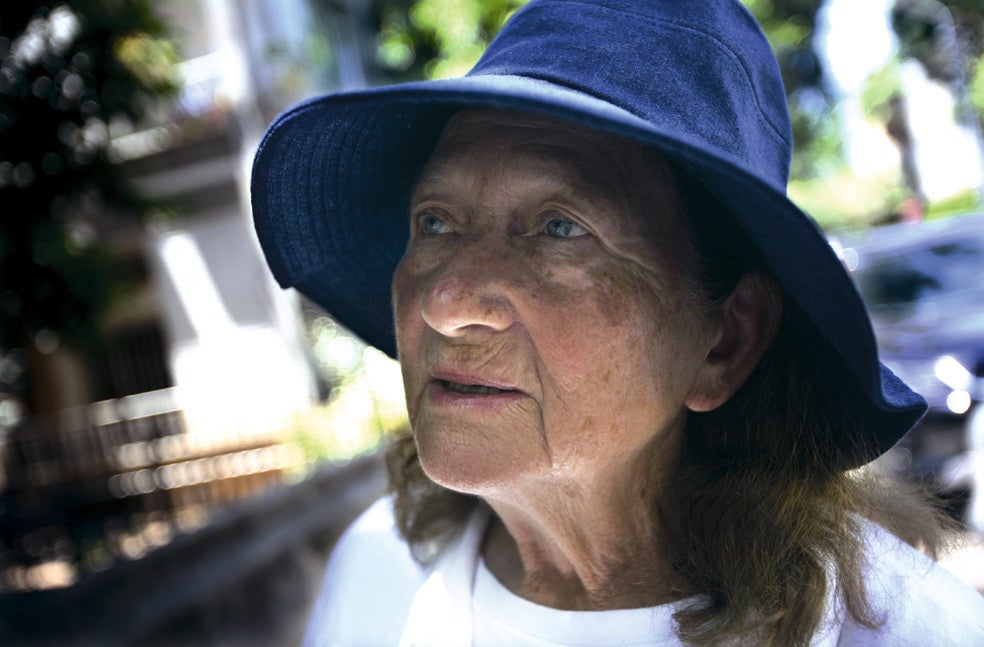 Eva Hoffe murió en 2018, a sus 85 años, en Tel Aviv, donde vivía sola, con decenas de gatos. Hasta el último de sus días luchó por apelar y reabrir la causa judicial que le había arrebatado el legado de Kafka. No dejó descendencia. Su hermana, Ruth Wisler, murió unos años antes, durante el proceso judicial. La sobreviven dos hijas y varios nietos.