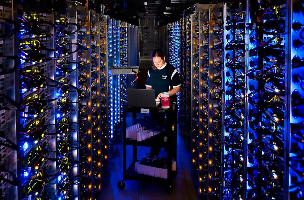 Las empresas tecnológicas apelan a la seguridad para hacer desaparecer las cuentas que no se actualizan, pero también tiene que ver con el coste relativo de mantener gigantescos servidores que conserven toda la información.