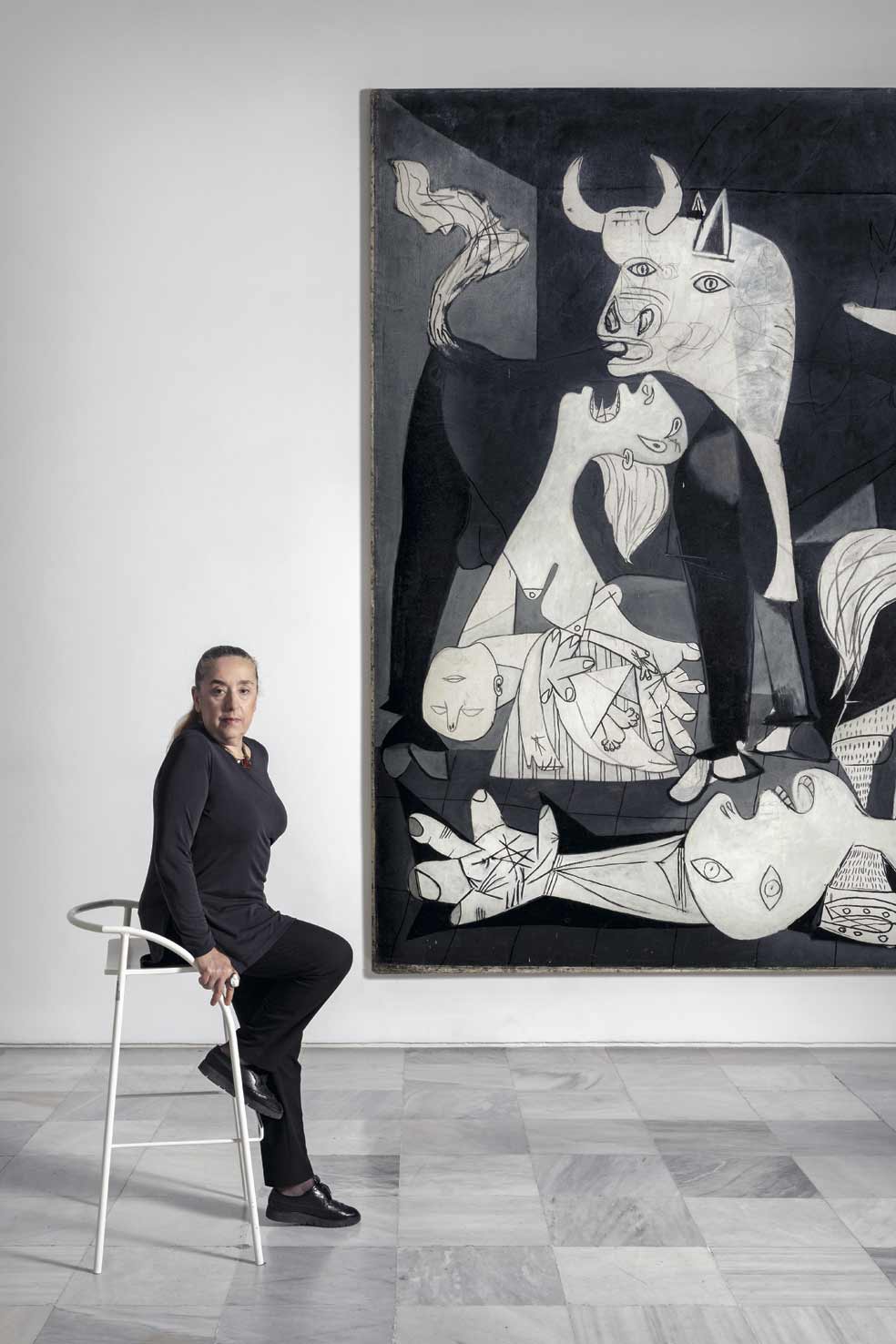 «Es la mano. En sus líneas, muy marcadas, está el destino de un país quebrado por la violencia».