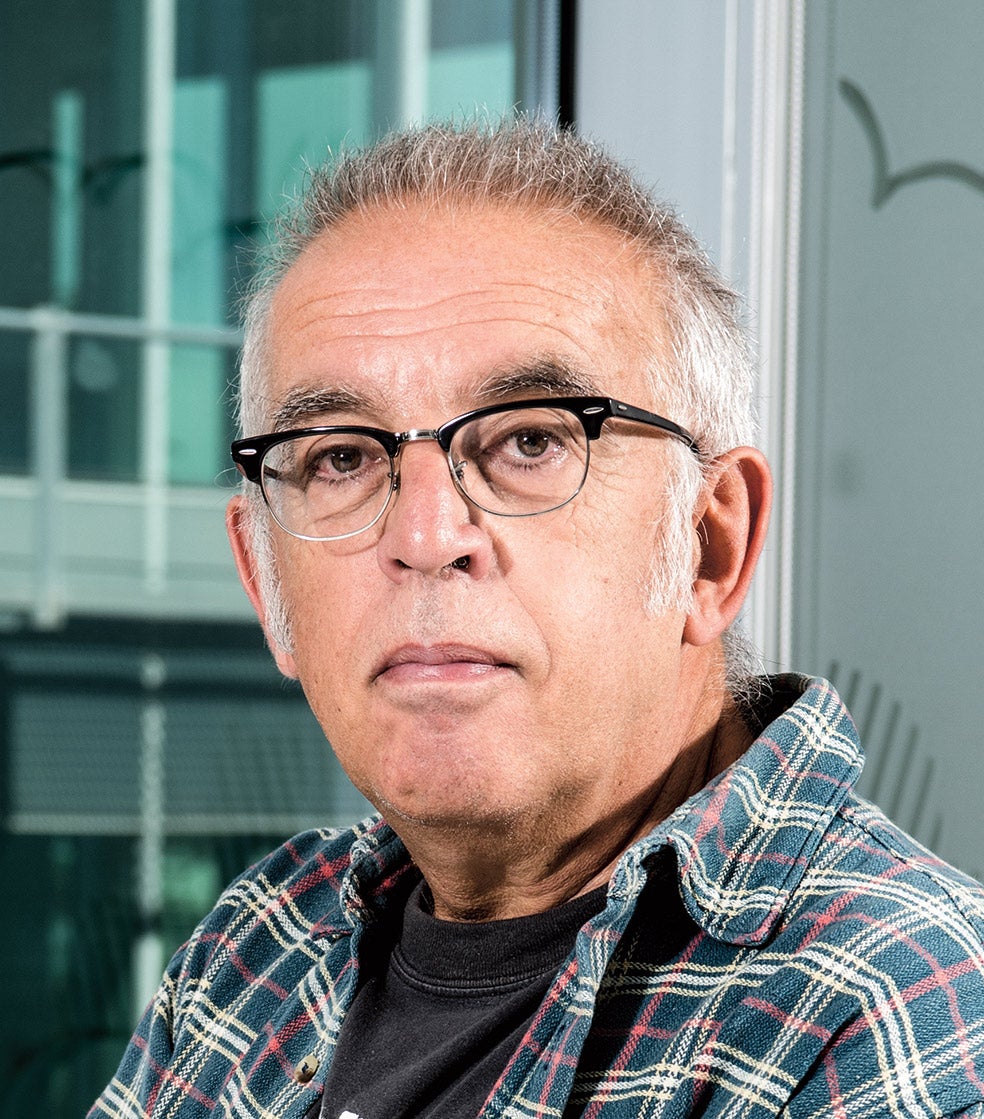 Imagen - Derribando mitos (II): Pies con ventosasExisten estrategias para desbloquear la marcha en los casos de bloqueo. Hay que hacer que el cerebro active circuitos alternativos a los que usa habitualmente para andar, como poner marcas en el suelo o imaginar subir una escalera. También funciona seguir el ritmo de una canción.