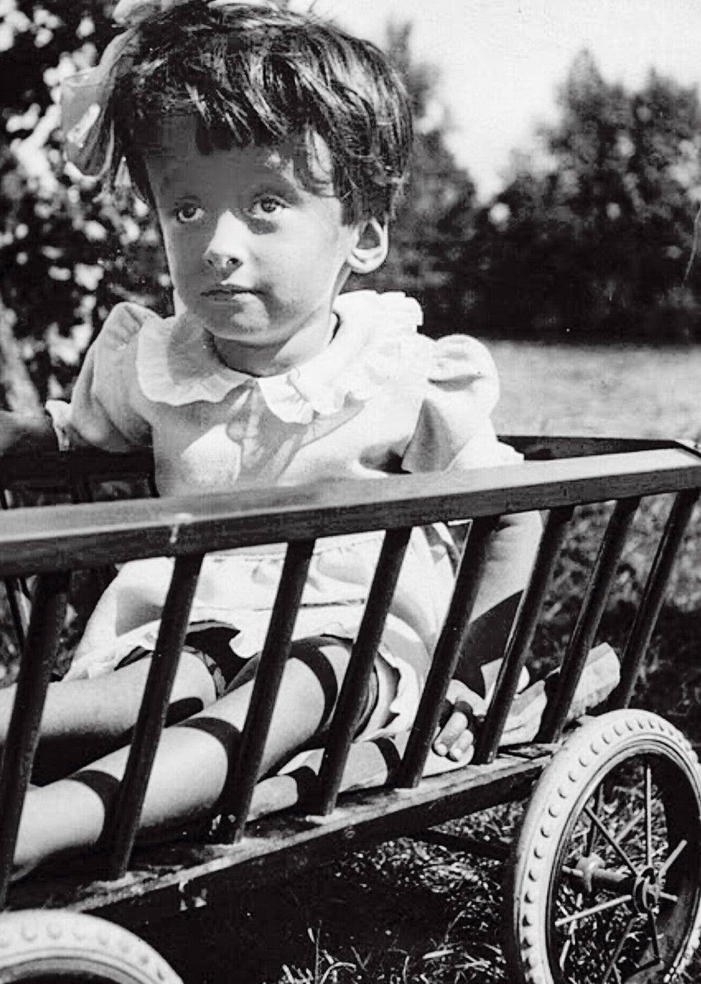 Malva Marina, la única hija de Neruda, nació en Madrid en 1934. Sufría hidrocefalia. La niña murió con 8 años.