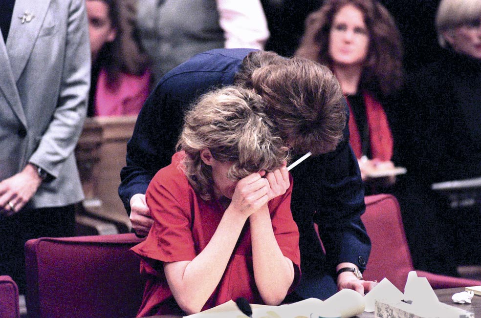 Mary Kay tras escuchar la sentencia en el juicio de 1997. La condenarona siete años y medio de prisión.