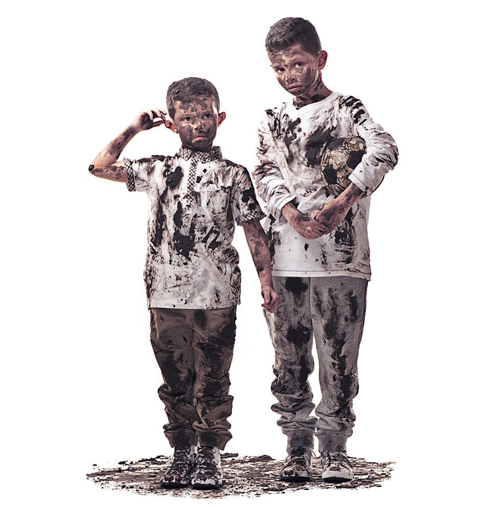 Que no nos invada la suciedad, pero que tampoco nos obsesionemos con la desinfección. El equilibrio entre la higiene y la microbiótica vive un momento delicado por nuestra obsesión por la limpieza y la cantidad de productos para extremarla. Se trata, no obstante, de mantener a raya a los viejos 'asesinos', a la vez que se previene la aparición de nuevos. No hay que asustarse de cualquier microbio...