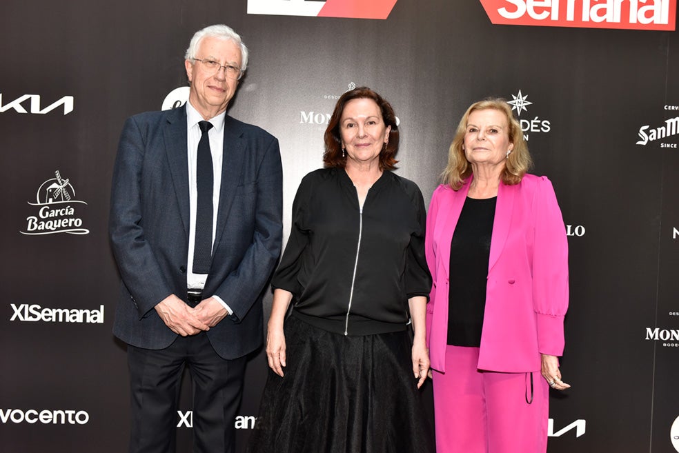 Los académicos y escritores José Manuel Sánchez Ron, Clara Sánchez y Carme Riera.