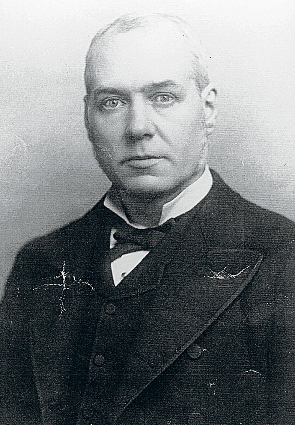 El cirujano galés, esposo de Lizzie, ha sido siempre el principal sospechoso. Trabajaba con la reina Victoria, pero cuando ocurrieron los crímenes huyó de Londres y regresó a Gales. Era conocido por sus familiares como el «tío Jack».