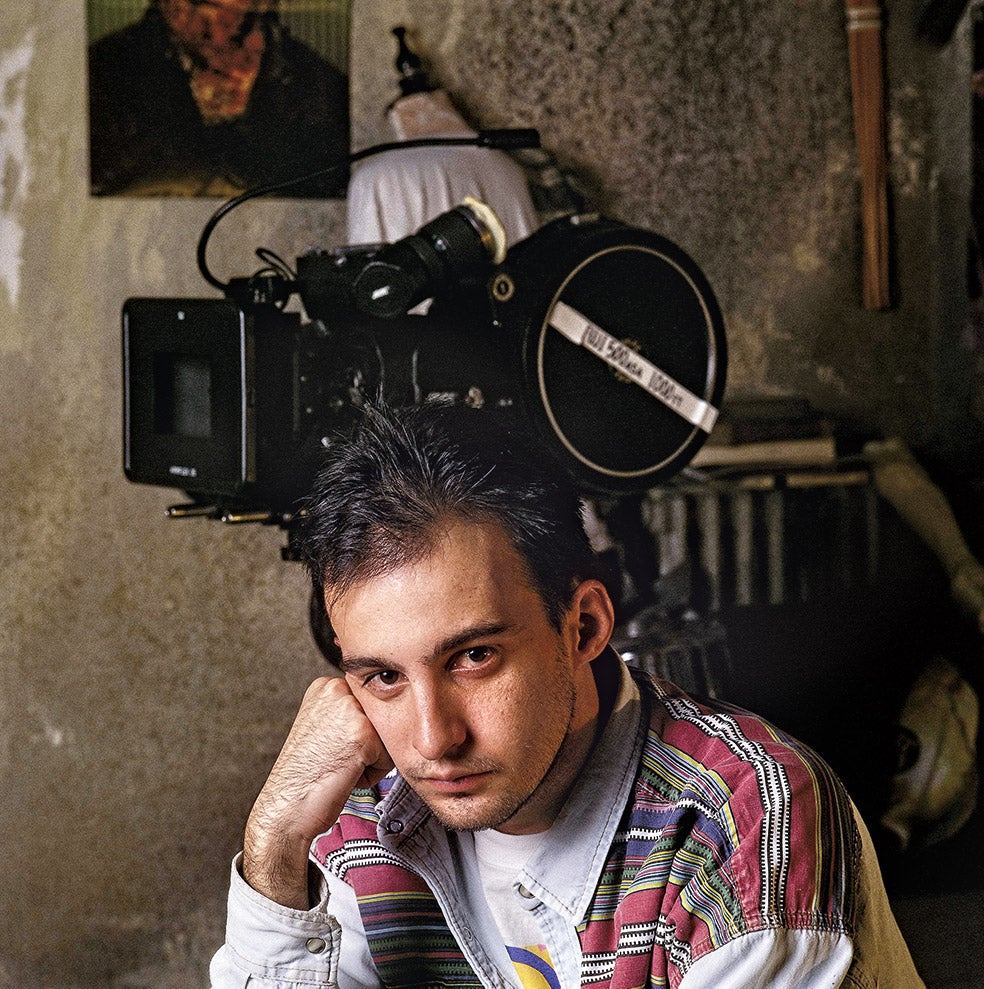 En 1996, tras rodar Tesis, a los 24 años. Meses después arrasó en los Goya y recibió apelativos como el Wells o el Hitchcock español. Ha rodado otras seis películas, un videoclip para Nancys Rubias, un anuncio de la lotería de Navidad y una serie de televisión. Su trayectoria le ha valido un Oscar (Mar adentro), un Globo de Oro y diez premios Goya.