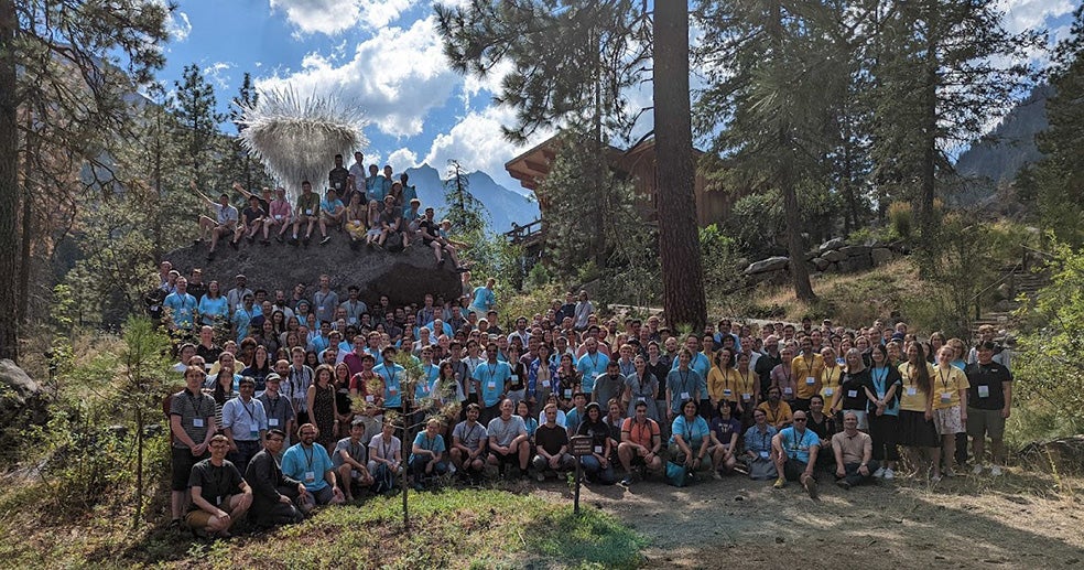 Baker también organiza la RosettaCON, un encuentro anual, que se celebra a principios de agosto, al que acuden antiguos miembros del equipo; una especie de campamento de verano para disfrutar de los espectaculares paisajes de los alrededores de Seattle.