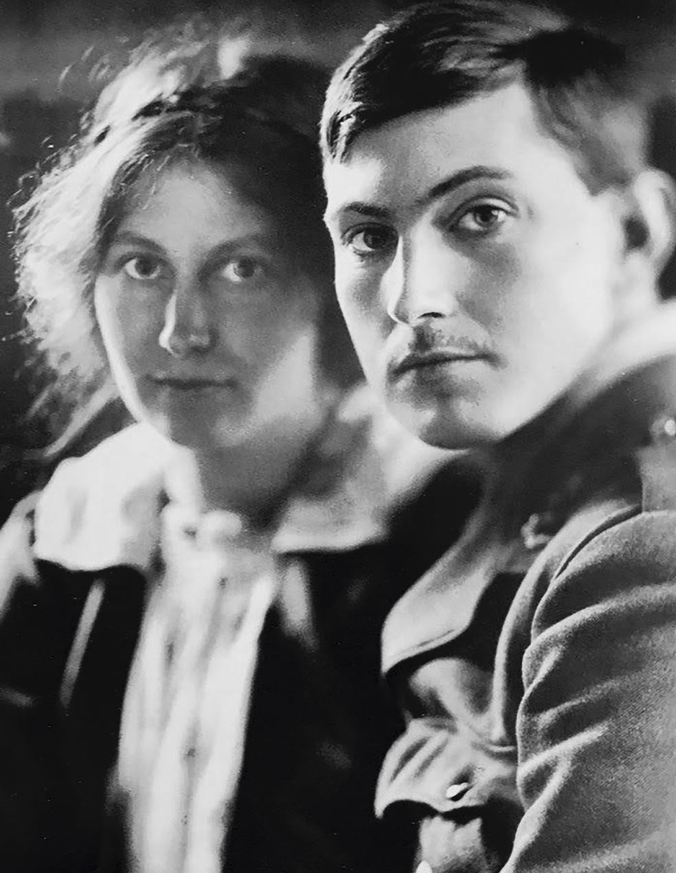 Una posible prueba de que Mallory sí alcanzó la cima del Everest es que, cuando encontraron su cadáver (en 1999), no llevaba encima la foto de Ruth, su mujer, y él había prometido dejar esa foto en la cumbre.