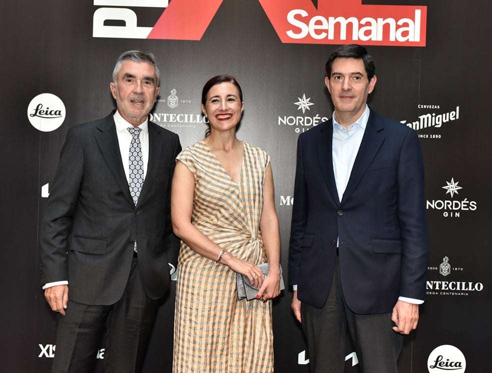 Iñaki Arechabaleta, presidente de Taller de Editores, Samary Fernández Feito, directora general del Área de Lujo, Estilo de Vida y Revistas de Vocento, e Iñigo Argaya, director general de Negocio de Vocento.