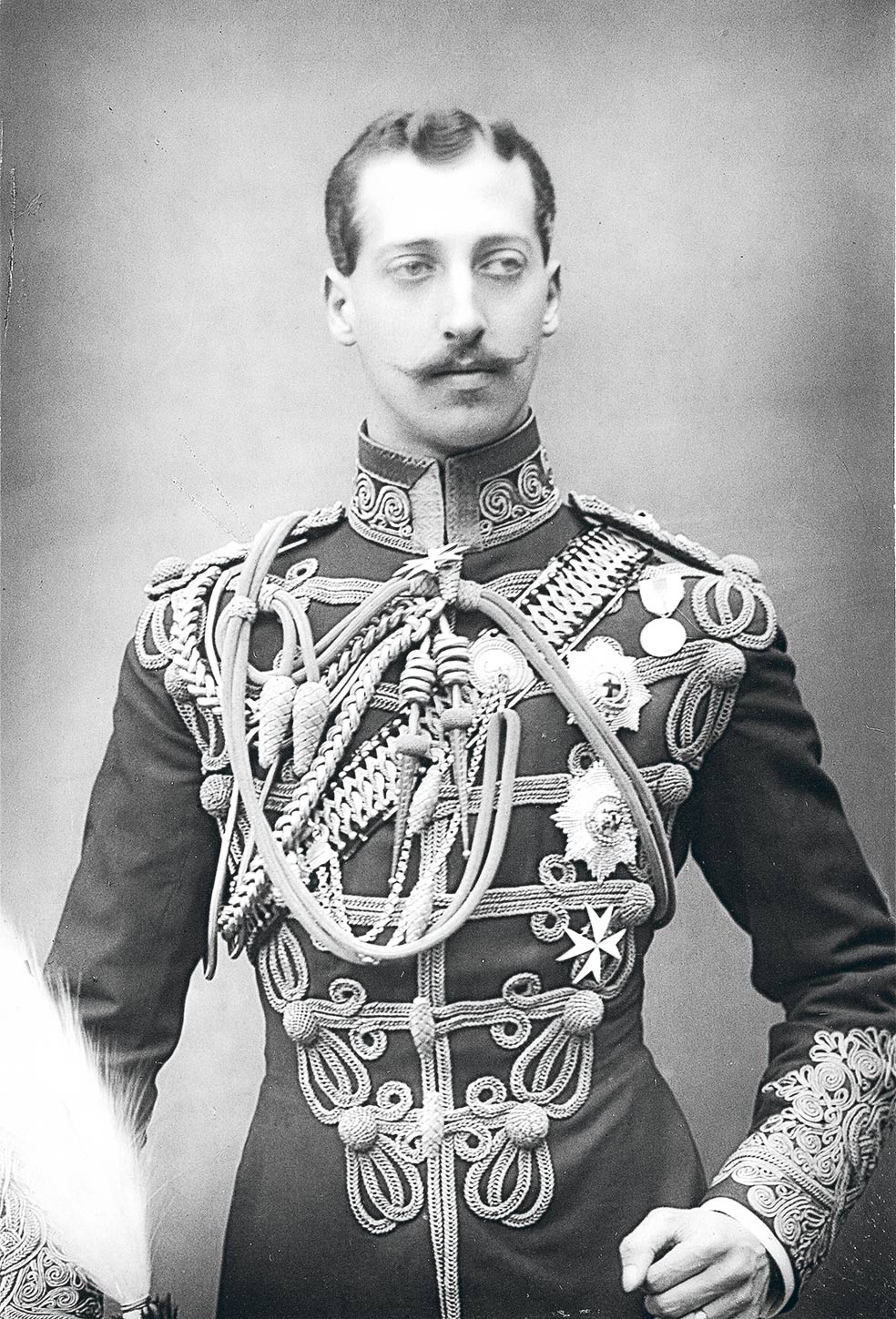 El hijo del rey Eduardo VII y nieto de la reina Victoria tenía 28 años en el momento de los crímenes. Al parecer, era un apasionado de la caza, aunque nunca se lo tuvo por alguien violento. Era un asiduo visitante de los prostíbulos, lo cual aumentó las sospechas sobre él. Nunca se demostró nada en su contra.