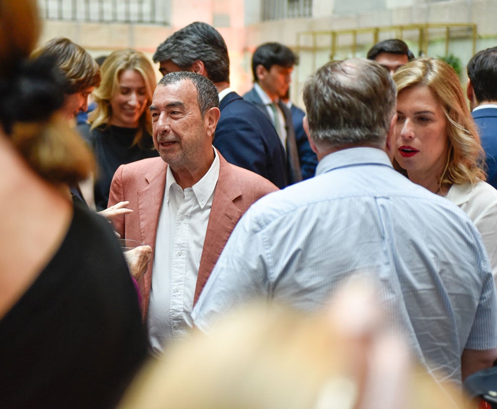 El director de cine José Luis Garci durante el cóctel que se sirvió tras la ceremonia.