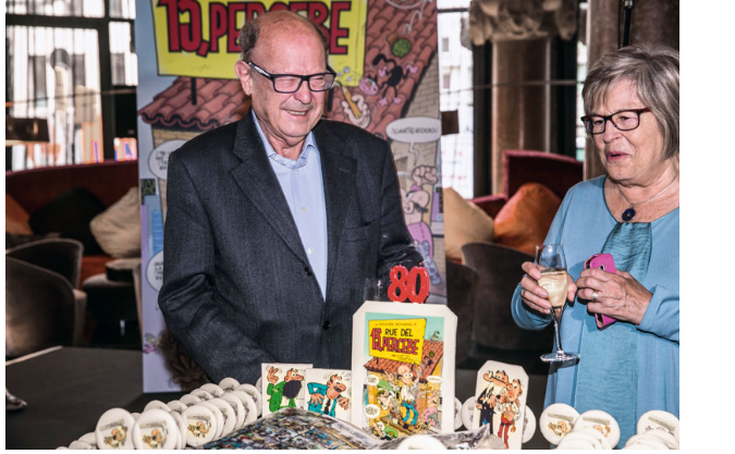 «Dice mi mujer que fuera seré muy gracioso, pero que es casa soy un palo, que no hay quien me aguante», cuenta Francisco Ibáñez. Aquí, con ella el día de su 80 cumpleaños.