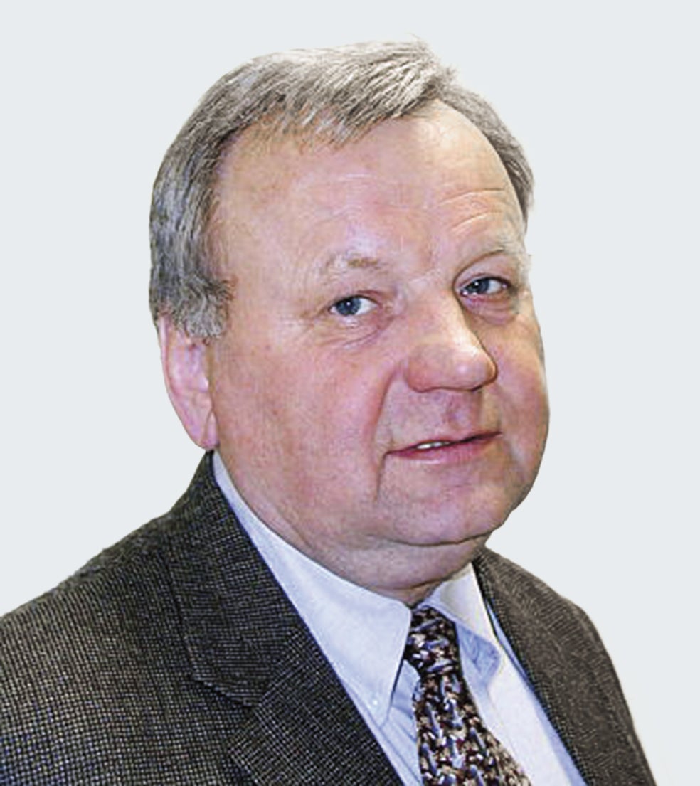 Aleksandr Tsipko es doctor en ciencias filosóficas y subdirector del Instituto de Investigación Económica y Política de la Academia de Ciencias de la URSS. Es especialista en historia del pensamiento socialista, autor de numerosas obras sobre la teoría del socialismo y crítico mordaz del marxismo como fuente de la Unión Soviética.