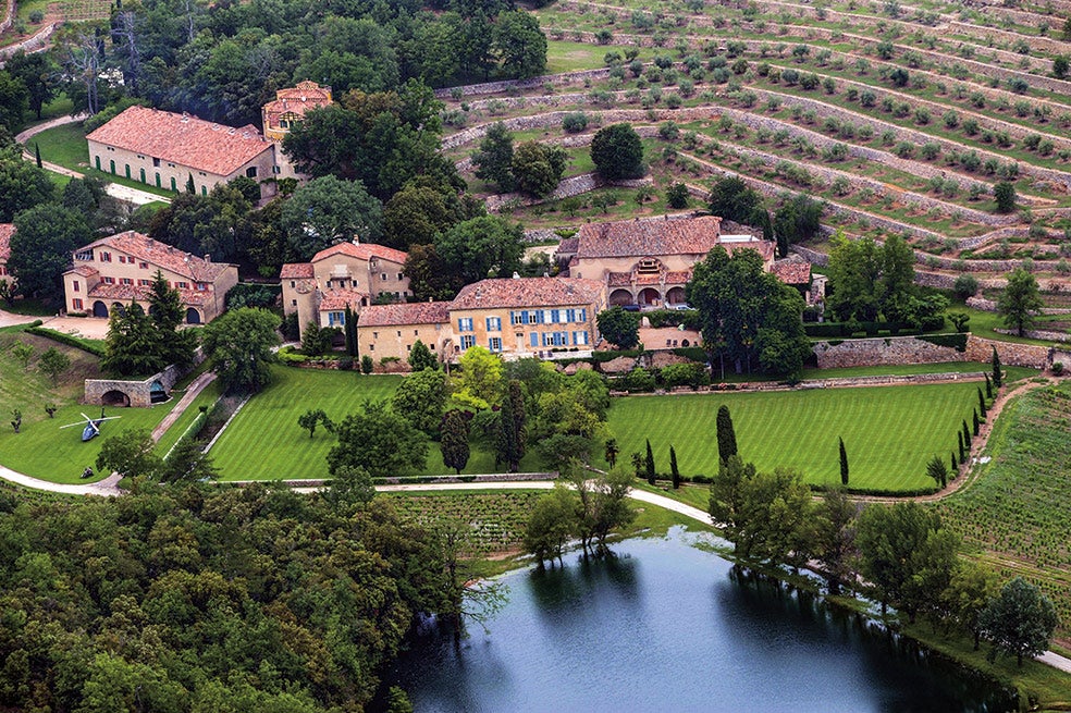 Jolie y Pitt estuvieron once años juntos –dos casados– y tuvieron seis hijos, pero Angelina alegó «diferencias irreconciliables» en su demanda de divorcio. Hoy se pelean por el Château Miraval, propiedad vitivinícola de la pareja en el sur de Francia y escenario de su boda en 2014.