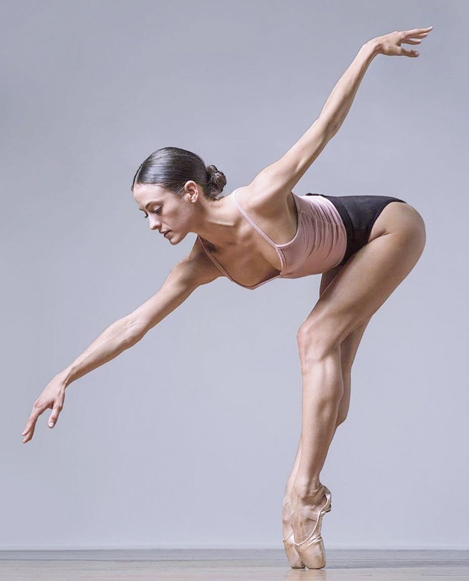 Melanie empezó a practicar ballet a los 11 años en un internado muy duro. «No sé cómo sobreviví a aquello», dice ahora.