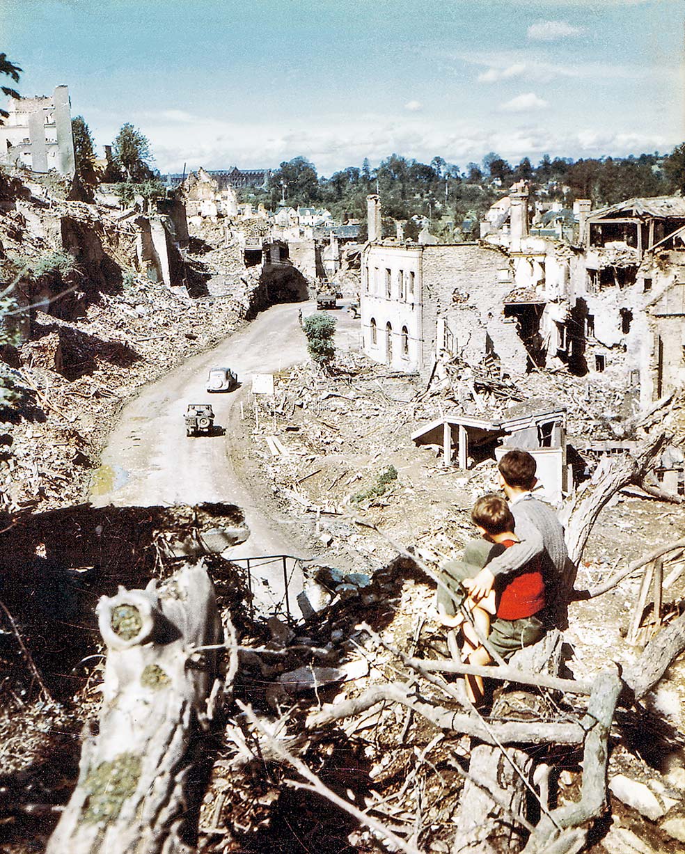 En algunos lugares de Normandía, el bombardeo aliado de cascos urbanos no solo fue evitable, sino que fue contraproducente. Dificultó el avance, sin perjudicar a los alemanes. Saint-Lo en agosto de 1944.