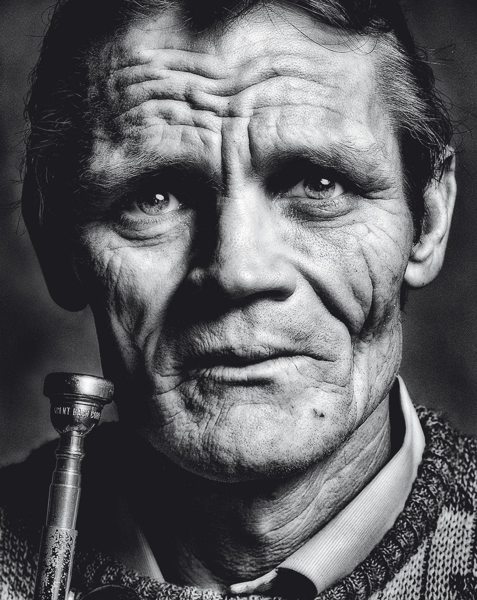 En 1986, Baker ya estaba destrozado por las drogas. Dos años después, el 13 de diciembre, su cuerpo apareció en la acera de un hotel en Ámsterdam. Se cayó o se tiró desde la tercera planta después de inyectarse seis gramos de heroína y otros tantos de cocaína. Una mezcla que consumía con regularidad, aunque él mismo la calificaba de «aterradora».