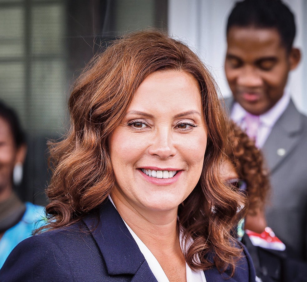 Imagen - Una mujer dispuesta a pelearAunque la opción de Kamala Harris para suceder a Biden sería la ‘natural’, la vicepresidenta no destaca por su popularidad. La mujer en alza es la gobernadora de Míchigan, Gretchen Whitmer, de 51 años, que ha obtenido grandes éxitos electorales en su estado y ha lanzado su candidatura a la reelección como gobernadora con el lema «Fight Like Hell» ('Lucha como un demonio'). No descarta presentarse a la presidencia, aunque hasta hoy respalda a Biden.