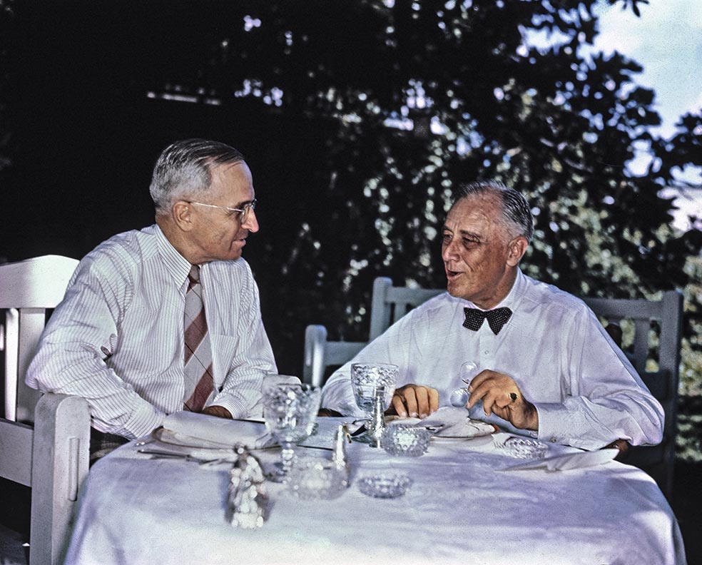 Truman mantuvo la política exterior de Roosevelt. Aquí, juntos en 1945, año de la muerte de Roosevelt.