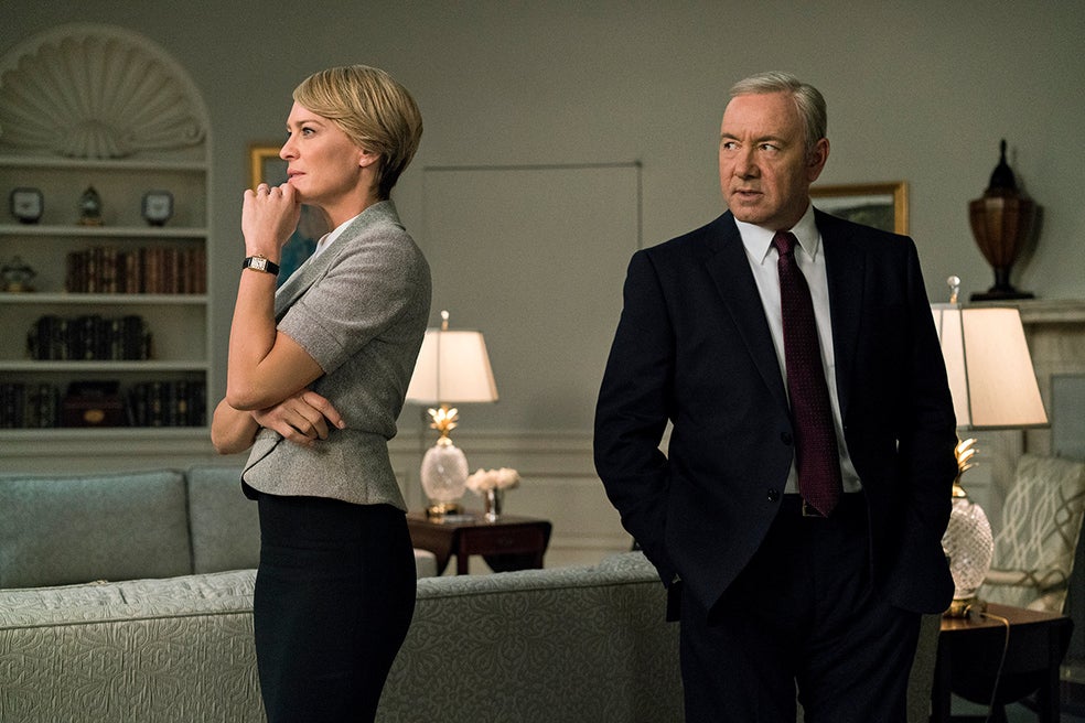 Los papeles por los que más ha destacado Spacey siempre lo presentan como un personaje psicopático: Los sospechosos habituales, Seven, American Pie y, más recientemente, la serie House of cards, su último éxito (en la foto), lo que quizá no contribuye a generar una imagen empática del actor.
