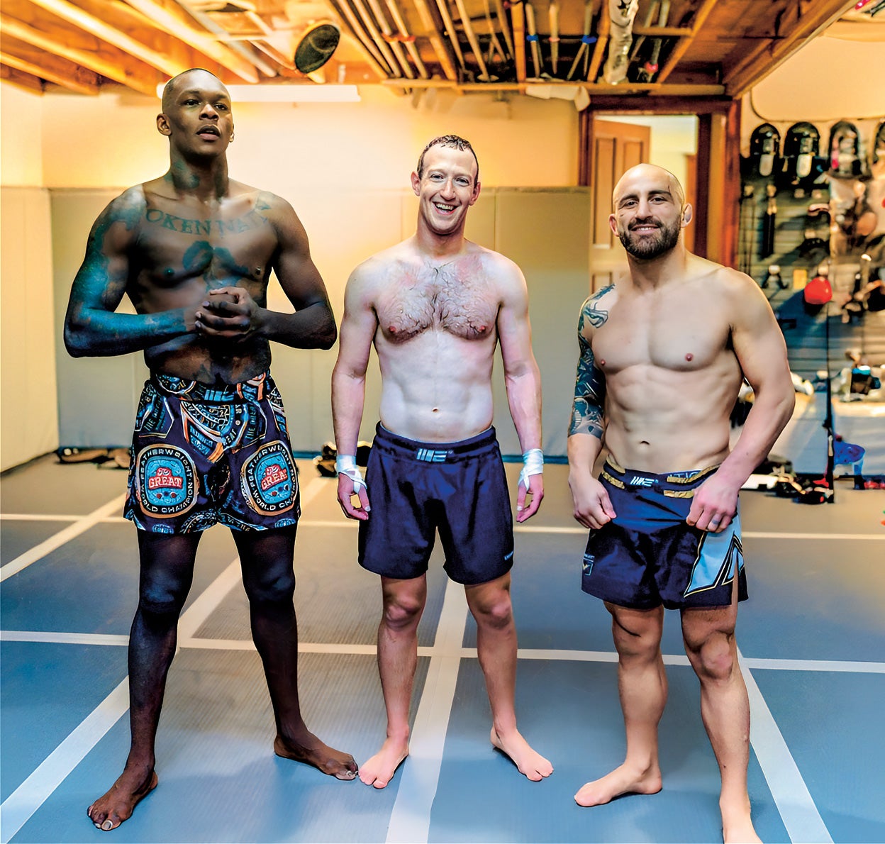 Después de que Musk lo desafiase a una pelea, Zuckerberg compartió fotos de sus entrenamientos con el campeón de artes marciales mixtas Israel Adesanya, en la foto.
