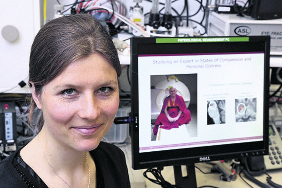 Los estudios realizados por Olga Klimecki, del Centro de Ciencias Afectivas de la Universidad de Ginebra, demuestran que en la empatía y la compasión se usan circuitos neuronales diferentes de regiones cerebrales separadas.