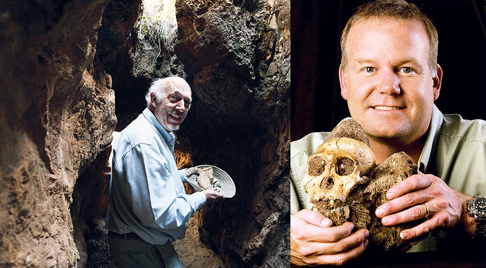 Solo tienen en común ser paleoantropólogos y trabajar en la misma universidad. Clarke es un británico de 79 años; técnico, minucioso y reflexivo o, según sus críticos, lento y temeroso en exceso. Berger es un norteamericano de 57 años; un visionario, enérgico y ambicioso o, según sus críticos, un temerario que solo piensa en la fama. Sea como fuere, los dos han hecho descubrimientos que pasarán a la historia.